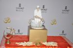 launches special Sai Baba  sculpture for Lladro in Marine Drive, M umbai on 7th March 2013 (17).JPG